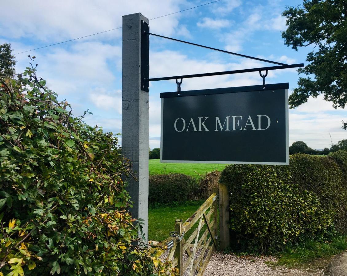 Oak Mead Villa Wrexham Bagian luar foto