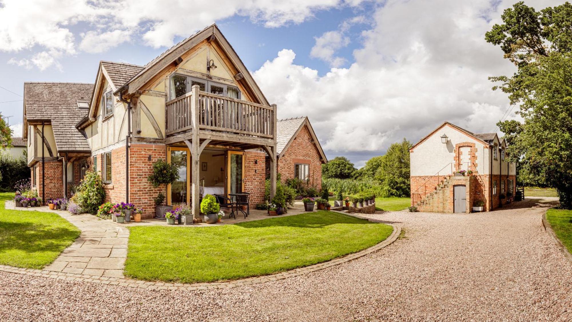 Oak Mead Villa Wrexham Bagian luar foto